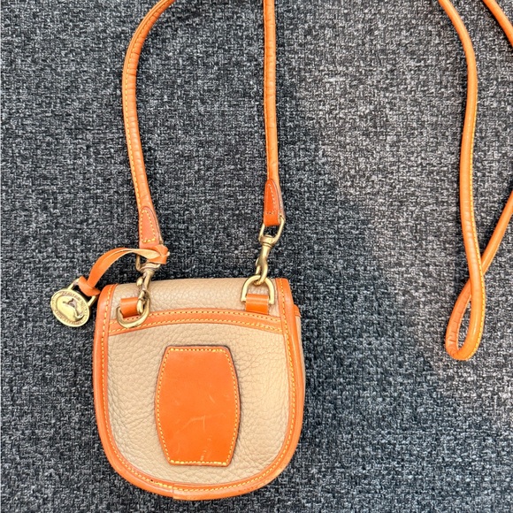 Dooney & Bourke Elegant Tan and Orange Leather Crossbody Bag - Picture 5 of 6